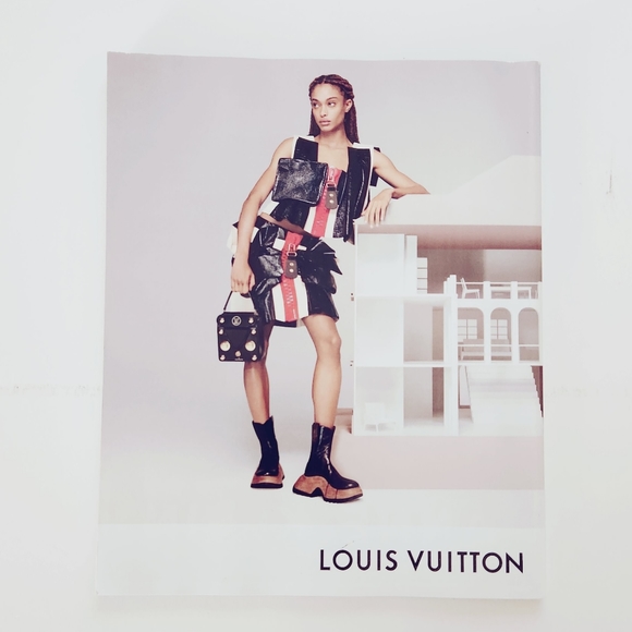 🍭7/$15 Harper's Bazaar Magazine March 2023 Paris Hilton - Picture 3 of 4